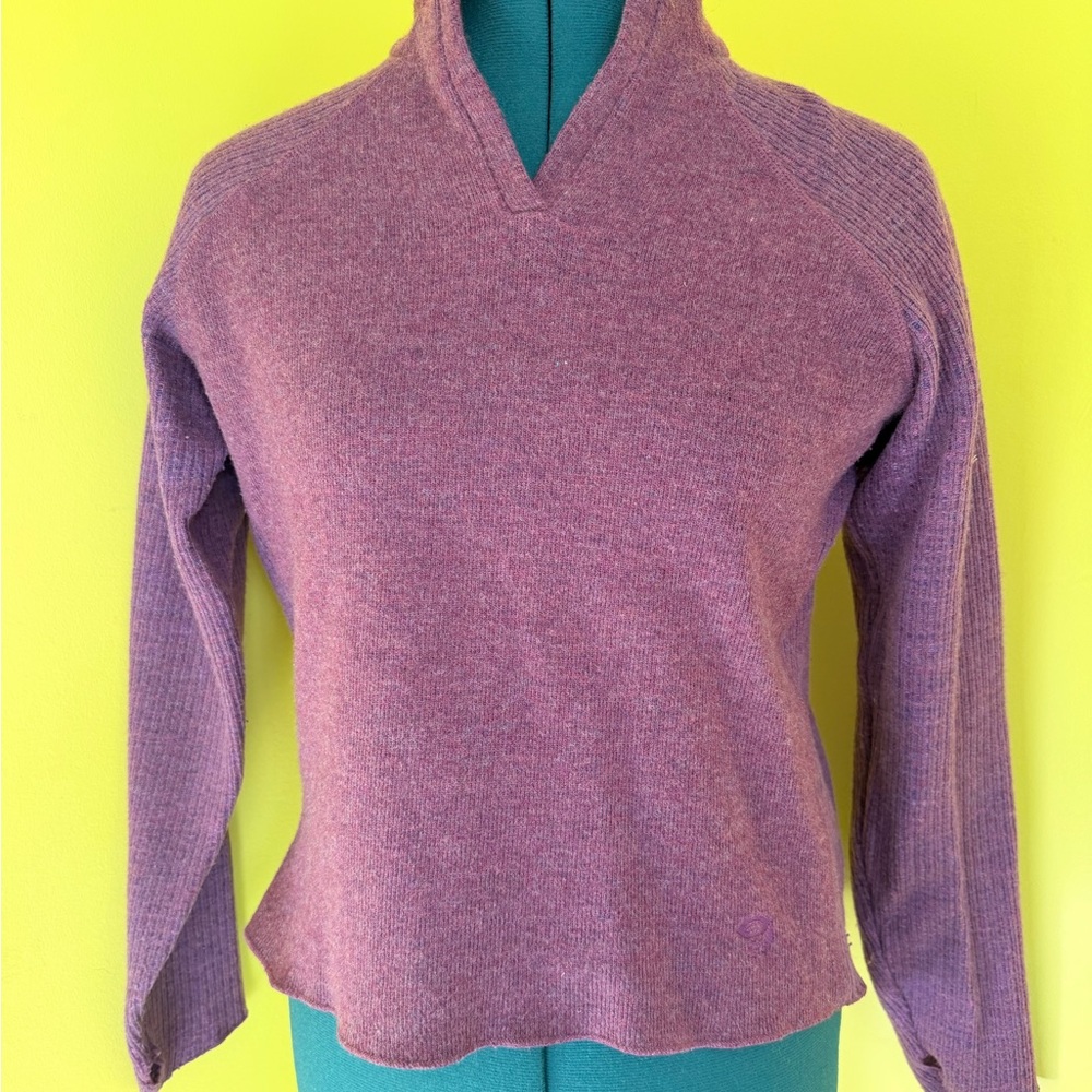 Mountain Hardware Womens Purple Wool Blend V Neck Hiking Base Layer